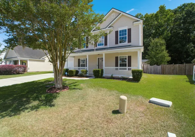 Photo 3 of Single family home for sale at 214 Eagle Ridge Rd, Summerville, SC 29485 | MLS# 26015703 | Listing updated on 2026-09-04