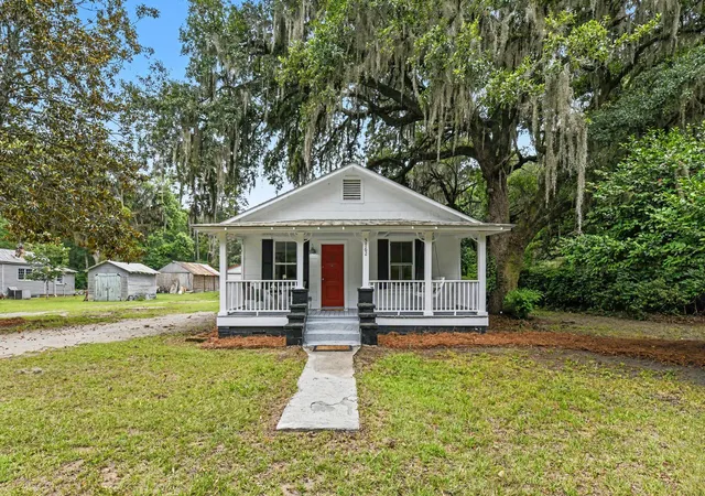 Homes for sale in Ravenel, SC | 5762 Hwy165, Ravenel, SC 29470 | MLS# 26017343
