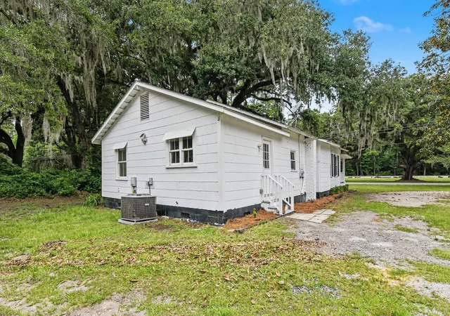 Homes for sale in Ravenel, SC | 5762 Hwy165, Ravenel, SC 29470 | MLS# 26017343