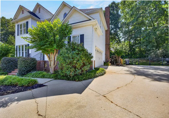 Photo 3 of Single family home for sale at 5 Huntsman Ct, Simpsonville, SC 29680 | MLS# 26017371 | Listing updated on 2026-09-02