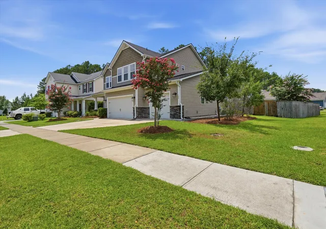 Photo 3 of Single family home for sale at 100 Royal Star Rd, Summerville, SC 29486 | MLS# 26019713 | Listing updated on 2026-09-20