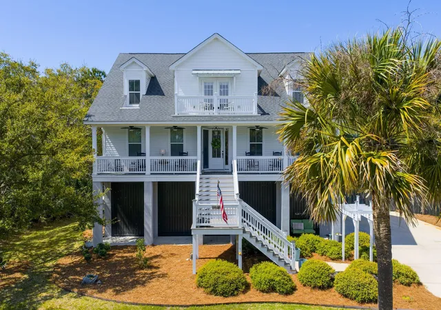 Photo 2 of Single family home for sale at 1541 Periwinkle Dr, Mount Pleasant, SC 29466 | MLS# 26009352 | Listing updated on 2026-09-02