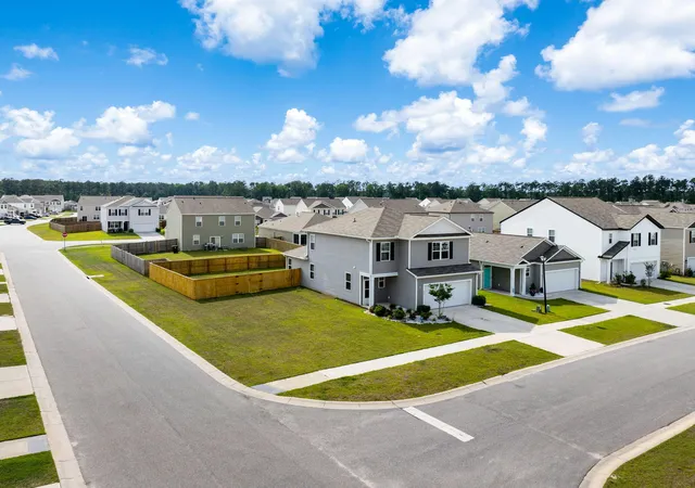 Photo 3 of Single family home for sale at 301 Bear Paw Ln, Summerville, SC 29486 | MLS# 26014341 | Listing updated on 2026-09-09