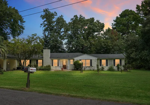 2nd image of 2041 Old Fort Ave, Charleston, SC 29414 | MLS# 26023165