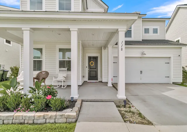 Photo 4 of Single family home for sale at 118 Red Bluff St, Summerville, SC 29483 | MLS# 26024272 | Listing updated on 2026-09-11