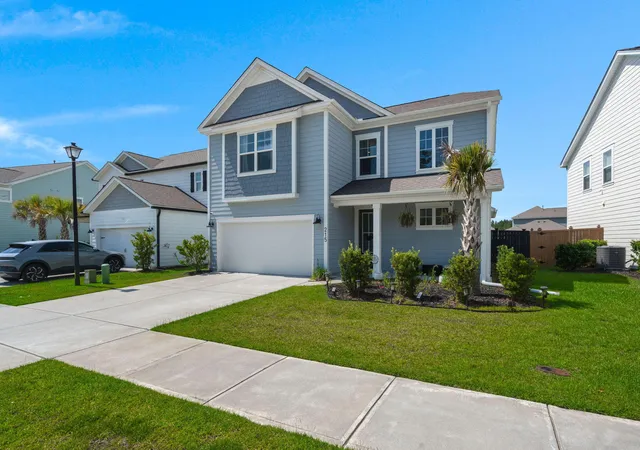 Photo 3 of Single family home for sale at 215 Shortmarsh St, Summerville, SC 29486 | MLS# 26019755 | Listing updated on 2026-08-26