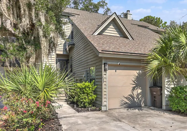 Photo 2 of Townhouse for sale at 1043 Marsh Court Ln, Mount Pleasant, SC 29464 | MLS# 26024085 | Listing updated on 2026-09-14