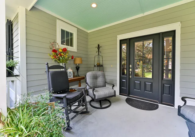 Photo 4 of Single family home for sale at 9 Bajala Dr E, Beaufort, SC 29907 | MLS# 26021977 | Listing updated on 2026-08-24