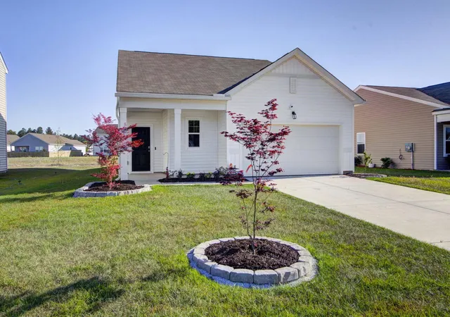 Photo 3 of Single family home for sale at 569 Polaris Way, Summerville, SC 29486 | MLS# 26021231 | Listing updated on 2026-09-12
