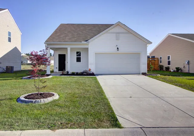 Photo 3 of Single family home for sale at 569 Polaris Way, Summerville, SC 29486 | MLS# 26021231 | Listing updated on 2026-09-12