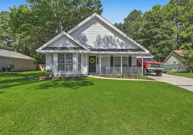 Photo 1 of Single family home for sale at 106 Bradd St, Summerville, SC 29483 | MLS# 26016605 | Listing updated on 2026-08-03