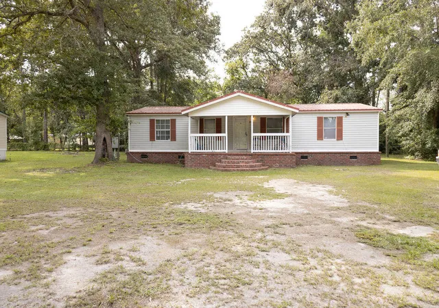 Homes for sale in Walterboro, SC | 206 Belfast Ln, Walterboro, SC 29488 | MLS# 26018935