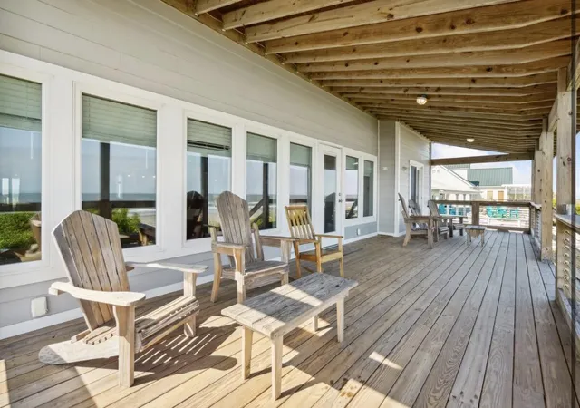 Photo 4 of Single family home for sale at 911 E Arctic Ave, Folly Beach, SC 29439 | MLS# 26021755 | Listing updated on 2026-09-19