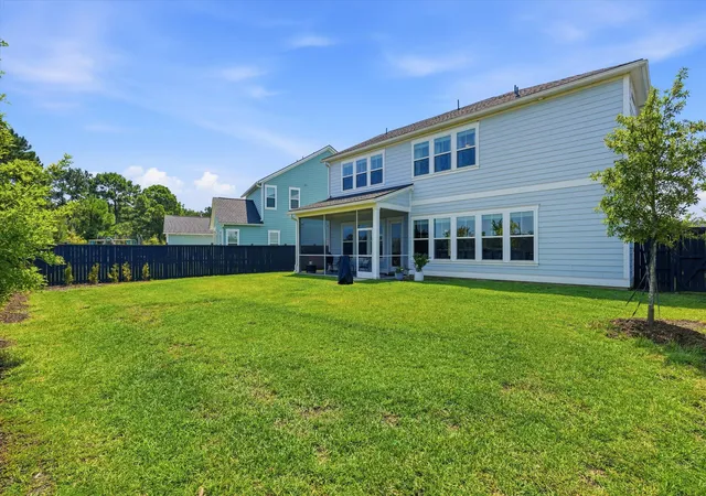 Photo 4 of Sale Pending at 128 Medford St, Summerville, SC 29486 | MLS# 26023729 | Listing updated on 2026-08-24