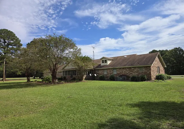 Photo 3 of Single family home for sale at 224 Country Clb Blvd, Saint George, SC 29477 | MLS# 26004191 | Listing updated on 2026-07-16