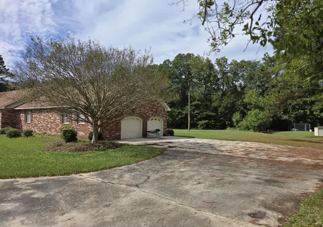 Photo 3 of Single family home for sale at 224 Country Clb Blvd, Saint George, SC 29477 | MLS# 26004191 | Listing updated on 2026-07-16