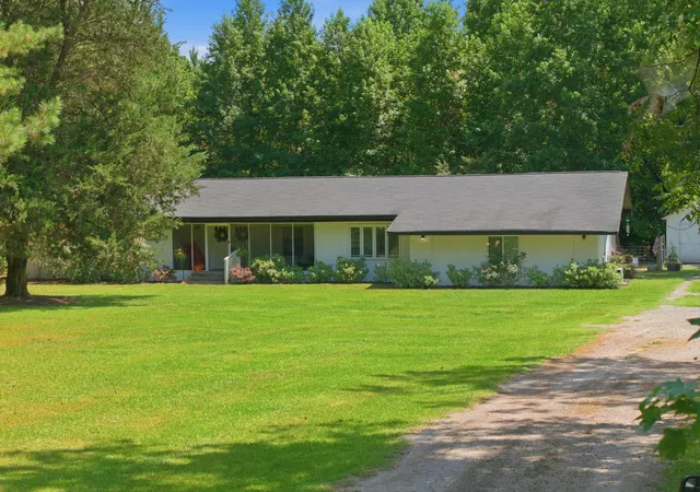 2nd image of 303 Woodbridge Rd, Saint George, SC 29477 | MLS# 26020707