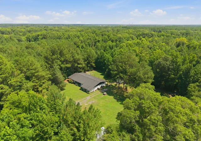 Photo 3 of Single family home for sale at 303 Woodbridge Rd, Saint George, SC 29477 | MLS# 26020707 | Listing updated on 2026-09-08