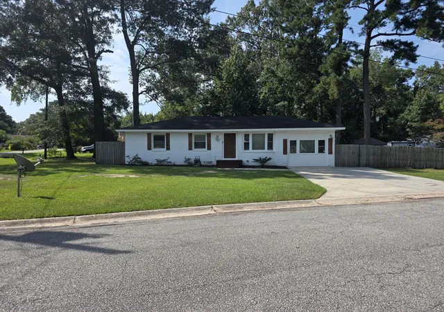 Photo 3 of Single family home for sale at 301 Laurel Ave, Goose Creek, SC 29445 | MLS# 26023235 | Listing updated on 2026-10-03