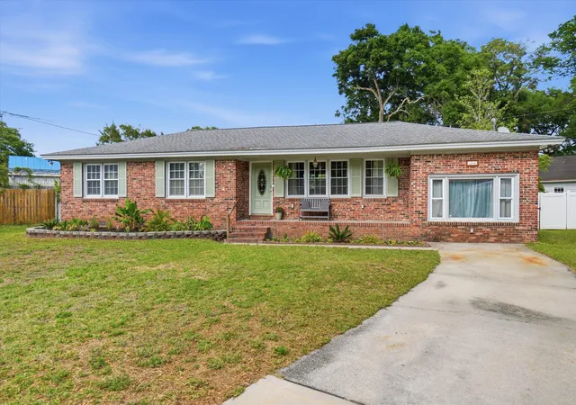 Photo 2 of Single family home for sale at 1246 Honeysuckle Ln, Charleston, SC 29412 | MLS# 26024477 | Listing updated on 2026-09-12