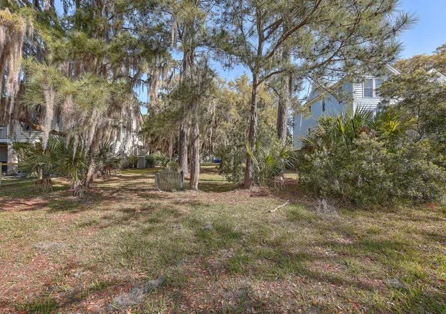 3rd image of 41 Petigru Dr, Beaufort, SC 29902 | MLS# 25011793