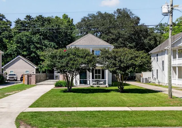 Photo 1 of Single family home for sale at 507 W 2nd North St, Summerville, SC 29483 | MLS# 26016565 | Listing updated on 2026-10-05