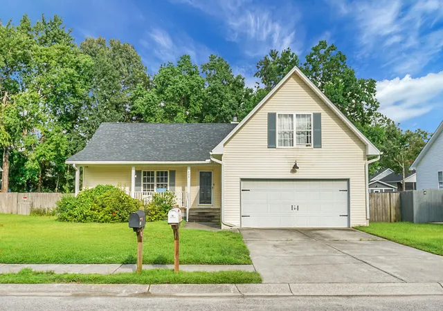 Photo 3 of Single family home for sale at 204 Cane Break Ln, Goose Creek, SC 29445 | MLS# 26019217 | Listing updated on 2026-09-25