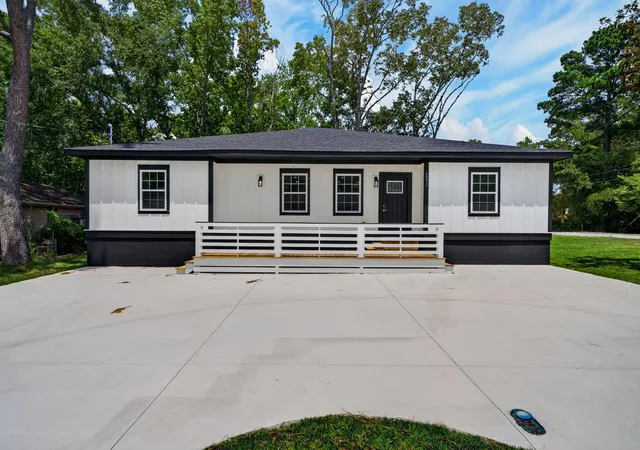 Photo 1 of Single family home for sale at 6032 Rembert Dr, Hanahan, SC 29410 | MLS# 26021852 | Listing updated on 2026-08-21