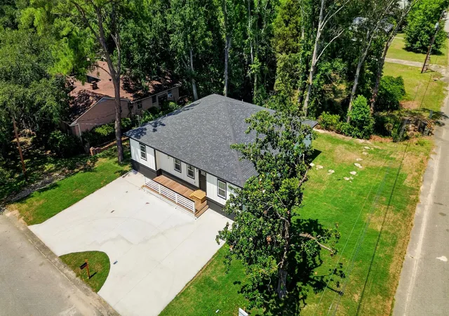 Photo 3 of Single family home for sale at 6032 Rembert Dr, Hanahan, SC 29410 | MLS# 26021852 | Listing updated on 2026-08-21