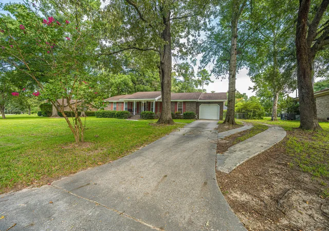 Photo 2 of Single family home for sale at 109 Pointer Dr, Summerville, SC 29485 | MLS# 26023067 | Listing updated on 2026-09-09