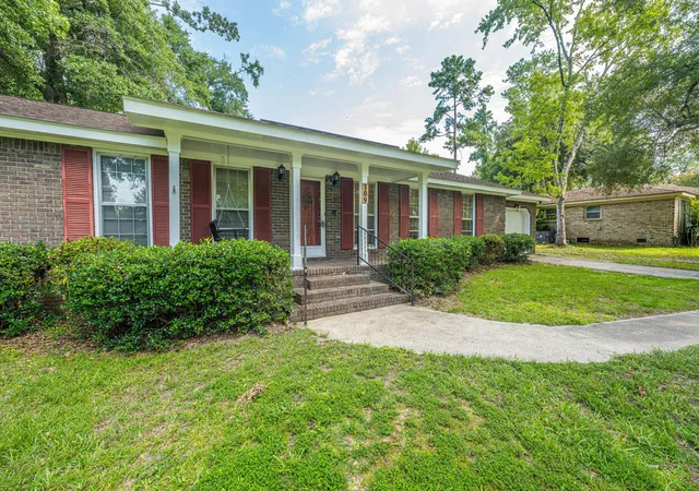 Photo 3 of Single family home for sale at 109 Pointer Dr, Summerville, SC 29485 | MLS# 26023067 | Listing updated on 2026-09-09