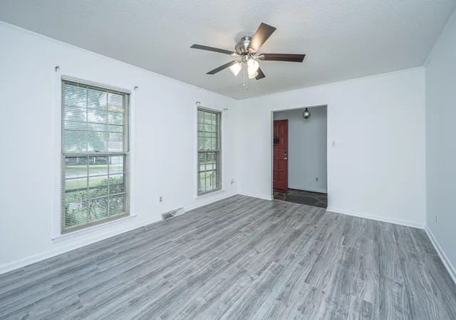 Photo 4 of Single family home for sale at 109 Pointer Dr, Summerville, SC 29485 | MLS# 26023067 | Listing updated on 2026-09-09