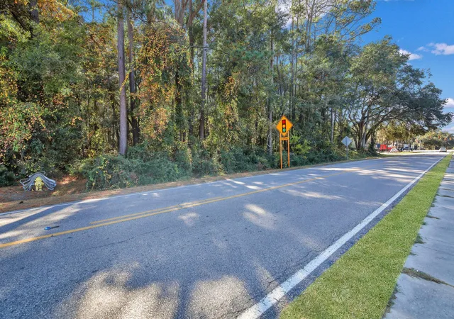4th image of 8 Bruce K Smalls Dr, Beaufort, SC 29906 | MLS# 24000841