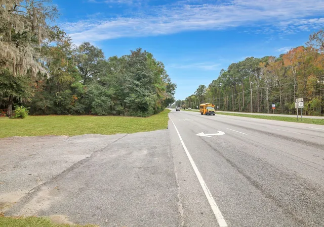 5th image of 8 Bruce K Smalls Dr, Beaufort, SC 29906 | MLS# 24000841