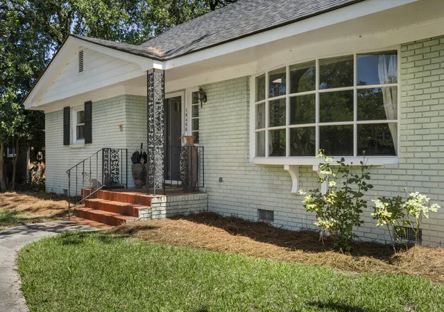 Photo 3 of Single family home for sale at 1846 Capri Dr, Charleston, SC 29407 | MLS# 26017059 | Listing updated on 2026-08-30