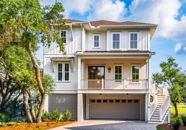 Photo 2 of Single family home for sale at 813 Harbour Watch Ct, Mount Pleasant, SC 29464 | MLS# 26022143 | Listing updated on 2026-09-15