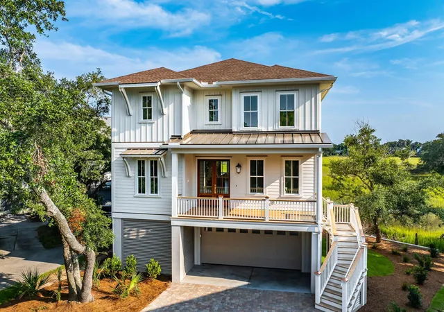 Photo 3 of Single family home for sale at 813 Harbour Watch Ct, Mount Pleasant, SC 29464 | MLS# 26022143 | Listing updated on 2026-09-15