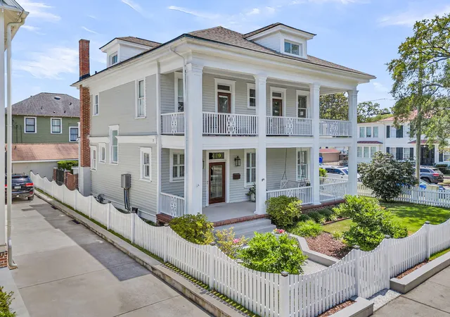 Photo 2 of Single family home for sale at 429 Huger St, Charleston, SC 29403 | MLS# 26015373 | Listing updated on 2026-08-10