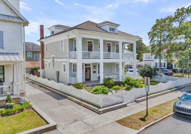 Photo 3 of Single family home for sale at 429 Huger St, Charleston, SC 29403 | MLS# 26015373 | Listing updated on 2026-08-10