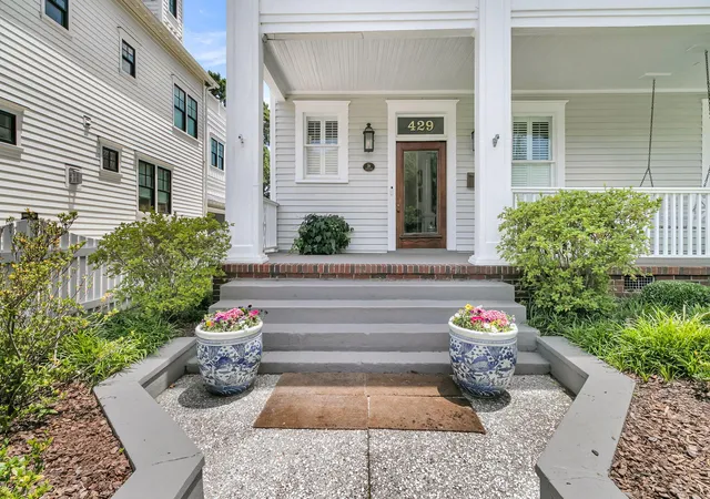 Photo 4 of Single family home for sale at 429 Huger St, Charleston, SC 29403 | MLS# 26015373 | Listing updated on 2026-08-10