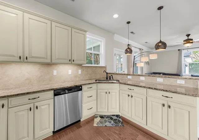 Photo 4 of Single family home for sale at 911 Hunt Clb Run, Charleston, SC 29414 | MLS# 26020809 | Listing updated on 2026-09-18