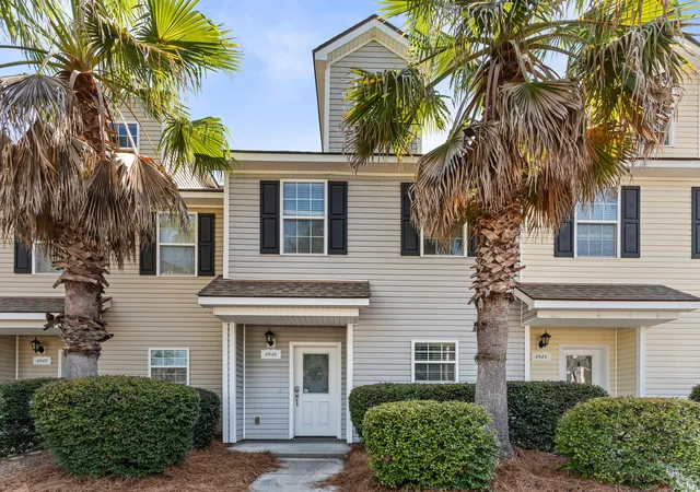 Homes for sale in North Charleston, SC | 4946 Date Palm Dr, North Charleston, SC 29418 | MLS# 26019402