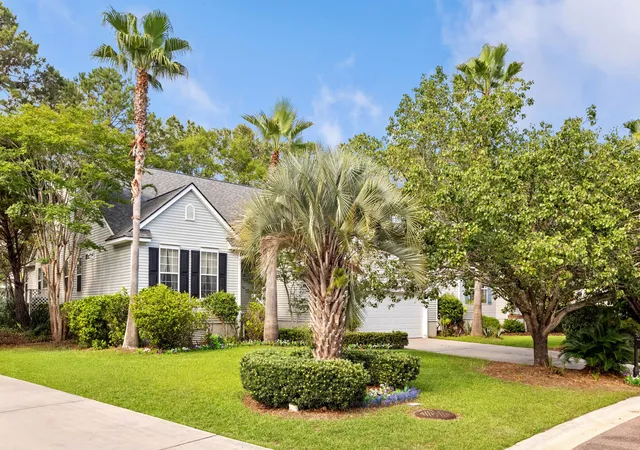 Photo 2 of Single family home for sale at 1927 Palmetto Isle Dr, Mount Pleasant, SC 29466 | MLS# 26018172 | Listing updated on 2026-09-16