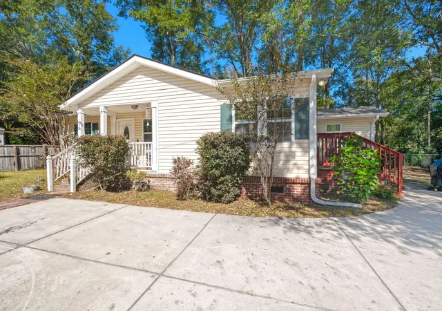Single family home for sale at 123 Rocky Hl Rd, Moncks Corner, SC 29461 | MLS# 26029361
