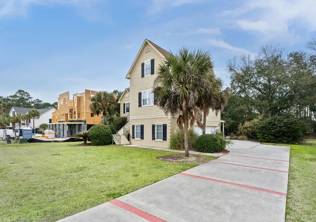 Photo 3 of Single family home for sale at 2910 Maritime Forest Dr, Johns Island, SC 29455 | MLS# 26006715 | Listing updated on 2026-10-01