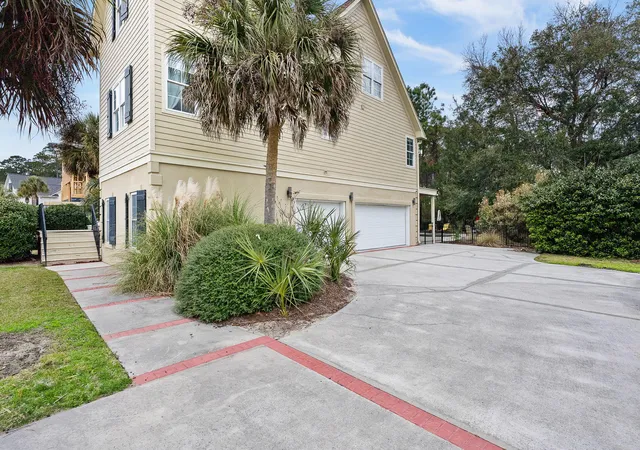 Photo 3 of Single family home for sale at 2910 Maritime Forest Dr, Johns Island, SC 29455 | MLS# 26006715 | Listing updated on 2026-10-01
