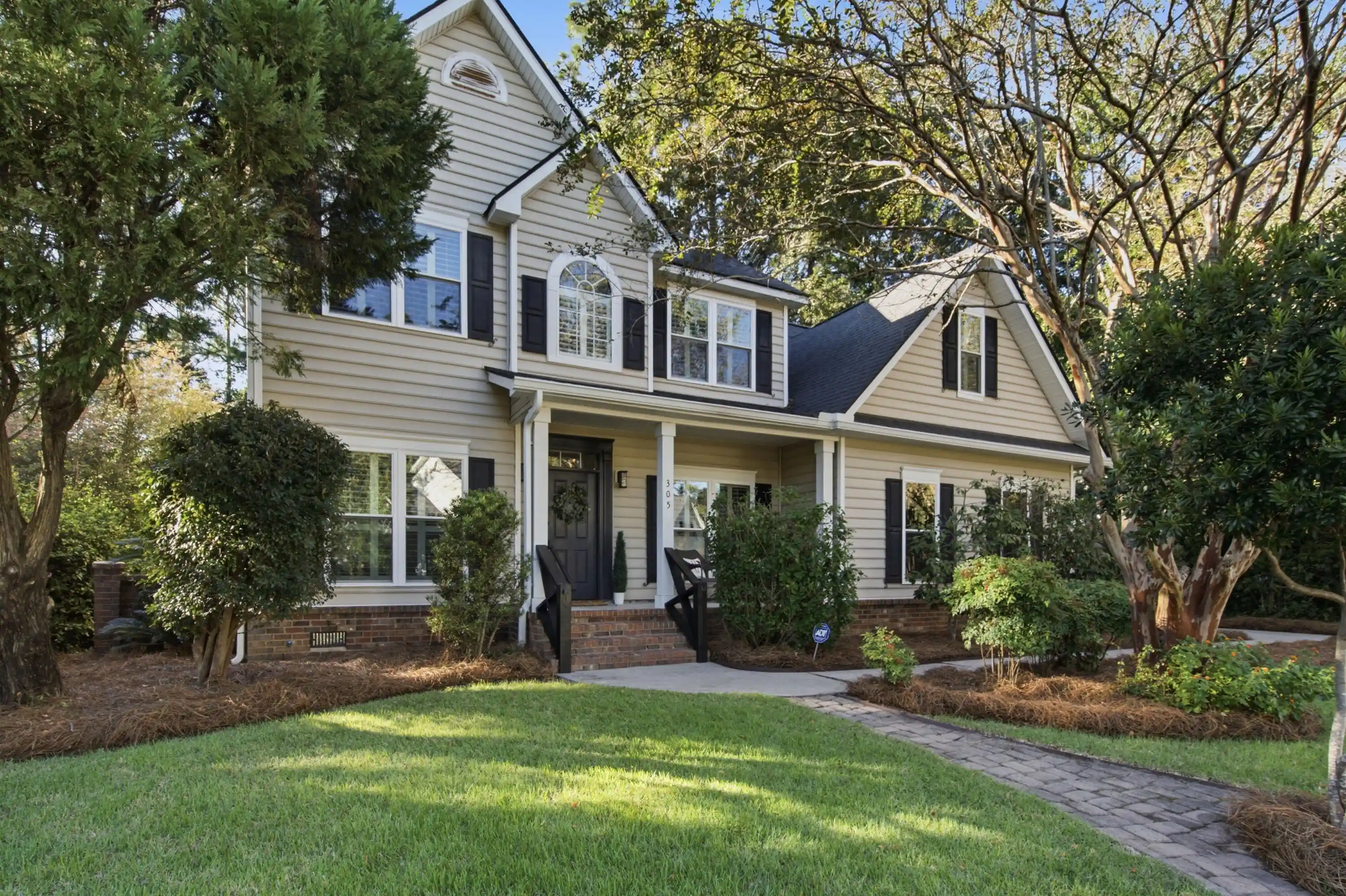 Photo 1 of Single family home for sale at 305 Gleneagles Dr, Summerville, SC 29483 | MLS# 26028826 | Listing updated on 2026-10-21