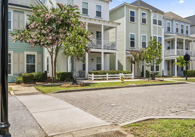 3rd image of 1663 Indy Dr, North Charleston, SC 29405 | MLS# 26020045