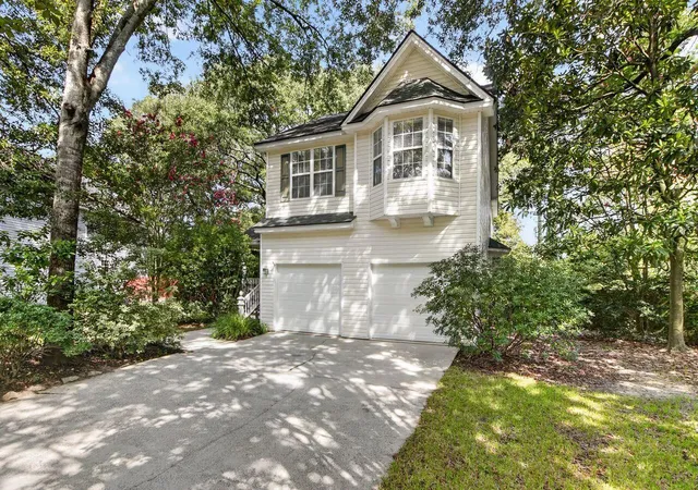 Photo 2 of Single family home for sale at 8 Latham Cir, Charleston, SC 29407 | MLS# 26023261 | Listing updated on 2026-09-16