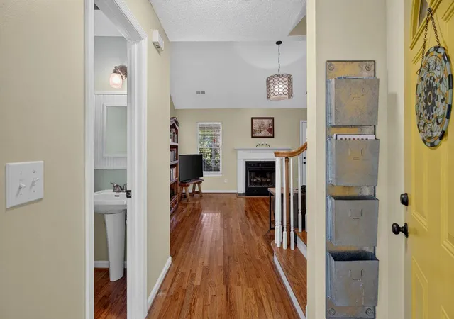 Photo 4 of Single family home for sale at 8 Latham Cir, Charleston, SC 29407 | MLS# 26023261 | Listing updated on 2026-09-16